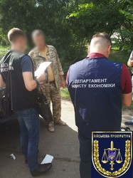 В Одесской области задержаны за взяточничество сотрудник военкомата и депутат