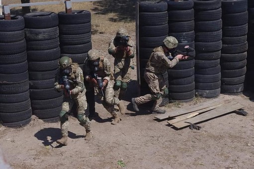 На Одесчине украинские морпехи готовятся к дежурству в боевой тактической группе «Хелброк»