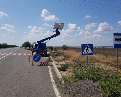 В Одесской области на автотрассе устанавливают солнечные панели
