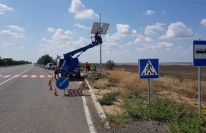 В Одесской области на автотрассе устанавливают солнечные панели