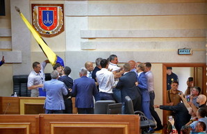 Сегодняшняя сессия Одесского областного совета началась со скандалов
