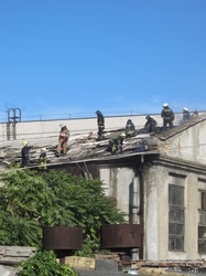Одесские пожарные тушили здание бывшего завода «Кинап»