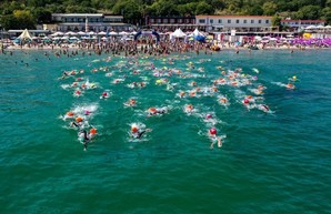 Сотни участников привлекли соревнования по плаванию Oceanman Odessa-2019