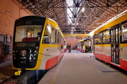 В Одессе представили многосекционный трамвай