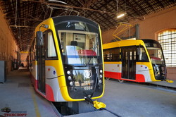 В Одессе представили многосекционный трамвай