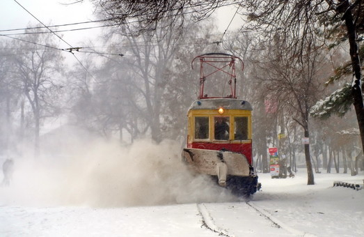 Для борьбы с зимней непогодой в Одессе заготовили почти 20 тысяч тонн песчано-солевой смеси
