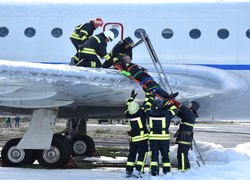 В Одесском аэропорту спасатели «тушили пожар» (фото)