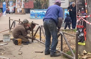 Одесский парк Шевченко ограждают забором от автохамов
