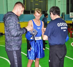 15 медалей привезли одесские школьники с  чемпионата Украины по боксу
