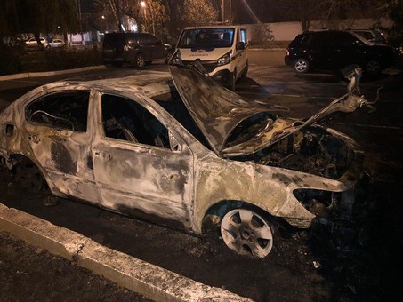 Неизвестный сжёг автомобиль главы Одесской таможни (ФОТО, ВИДЕО)
