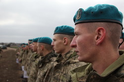 Более сотни новобранцев в Одесской области получили береты морского пехотинца
