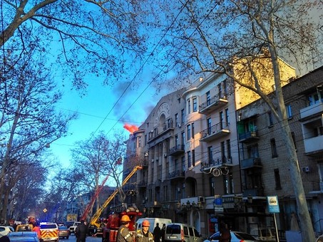 Более 20 человек пострадали и 1 погиб в результате пожара в Одессе (обновлено)