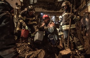 Под развалами сгоревшего здания на Троицкой извлекли ещё четыре тела