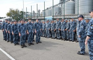 Вернувшихся из плена моряков в Одессе наградили «За верность вонинскому долгу»