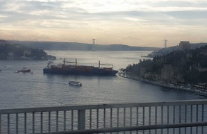 Грузовое судно, шедшее из Одессы, врезалось в набережную Стамбула
