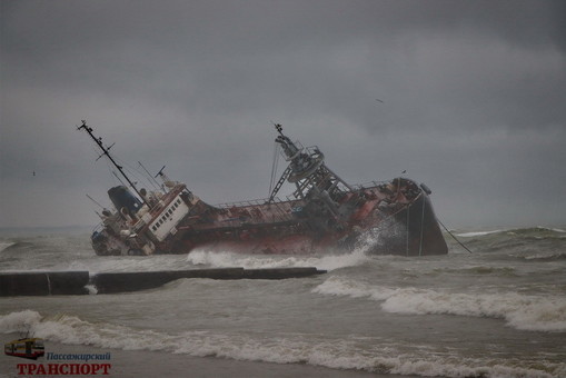 Завершено расследование аварии танкера Delfi, который прибило к берегам Одессы