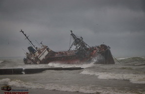Для севшего на мель у берегов Одессы танкера Delfi будет выделена охрана