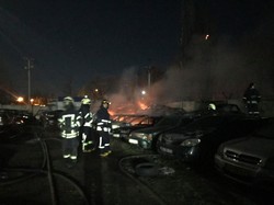 20 автомобилей сгорело в Одессе на штрафплощадке в районе Ленпосёлка