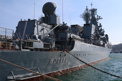 Ракетный крейсер “Москва” вернется в строй Черноморского флота РФ “недоделанным”