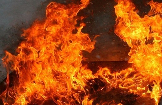 В Черноморске пожарные тушили два грузовика