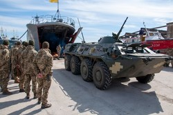 Курсанты одесской военной академии провели десантирование с корабля «Юрий Олефиренко»