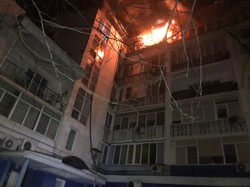 При пожаре в Одессе пострадали двое спасателей