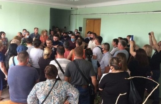 «Требуем отменить карантинные мероприятия»: жители Болграда вышли на акцию протеста (ВИДЕО)