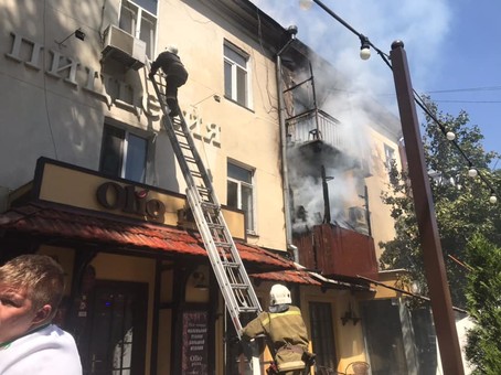 Сильный пожар в центре Одессы