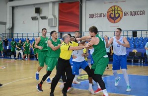 Баскетболиста из «Одессы» увезли в больницу после драки на матче
