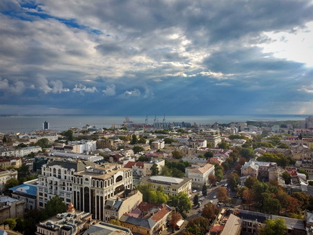 В первый день октября над Одессой разыгралась непогода (ВИДЕО)