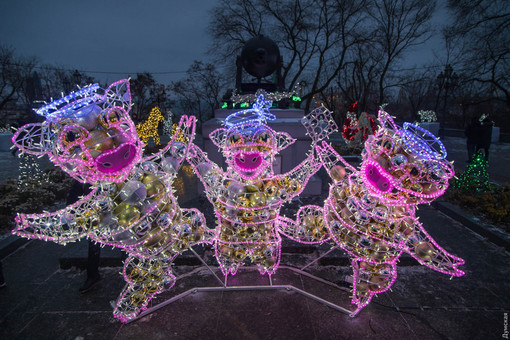 В Одессе новогоднюю елку открывали под «блатняк» (ВИДЕО)