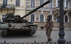 Одессу защищаетукраинская бронетехника (ФОТО, ВИДЕО)