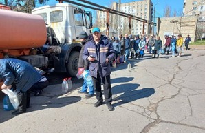 В Николаев прибыли машины с питьевой водой из Одессы