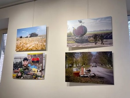 Мэр Одессы посетил фотовыставку «Дорогами к Победе»